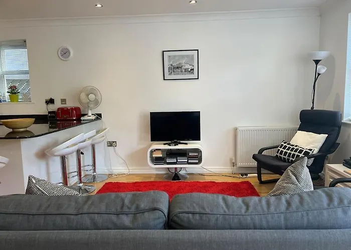 Sohot Stays-Garden Apt-Free Parking Ground Flr